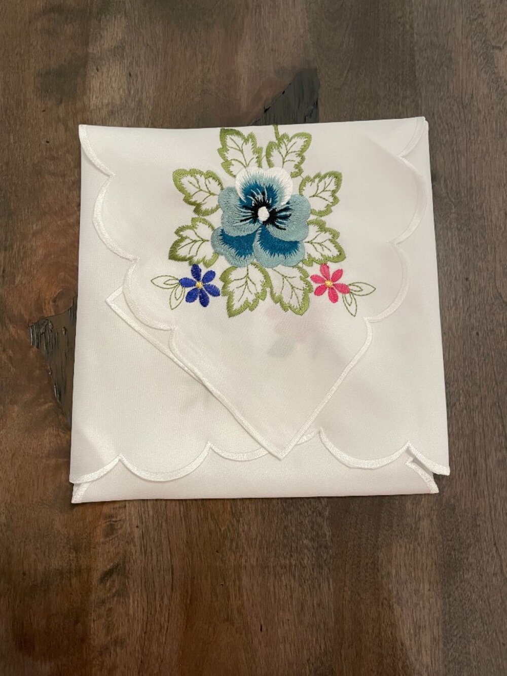 Bread Basket Liner -- Embroidered NEW